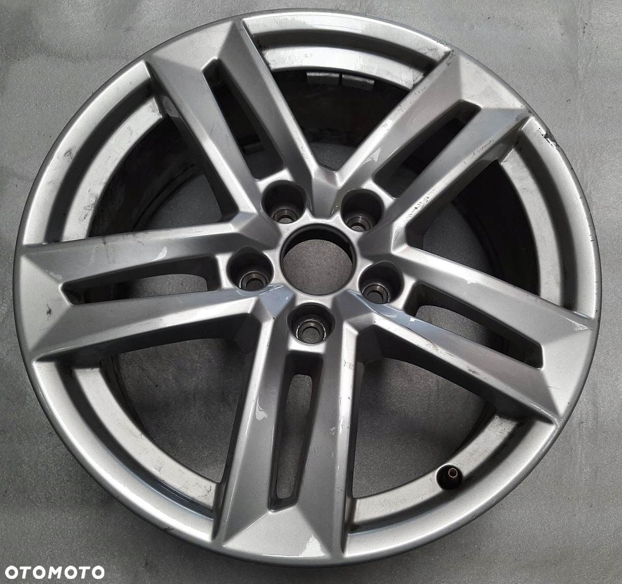 Audi A4 B9 A5 Alufelga Felga 17" 8W0601025P - 1