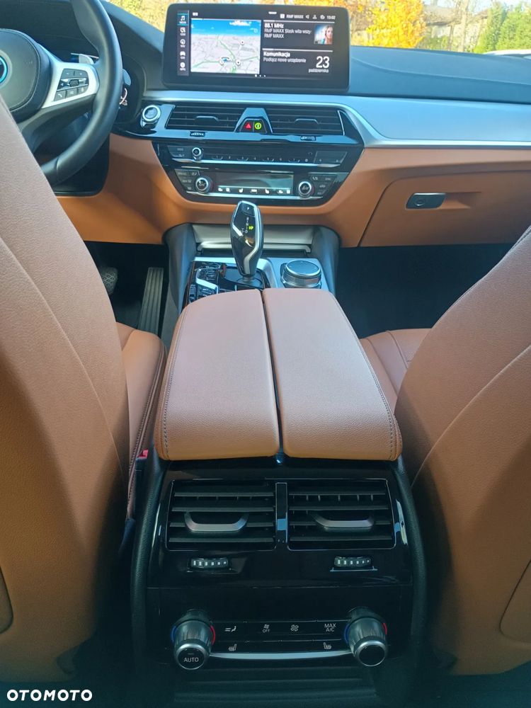 BMW Seria 5 530e Business Edition sport - 29