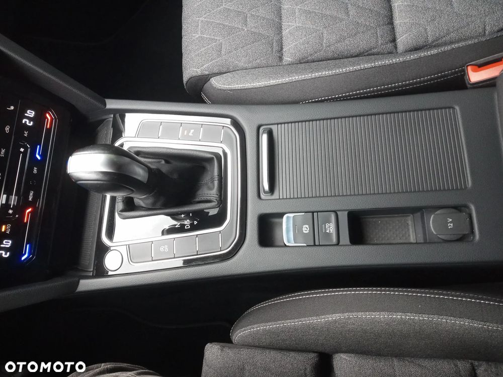 Volkswagen Passat 2.0 TSI Business DSG - 24