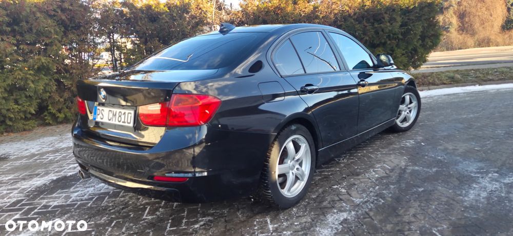 BMW Seria 3 325d Sport-Aut Luxury Line - 13