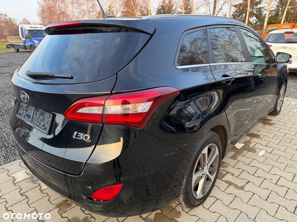 Hyundai i30 1.6 CRDi Fifa World Cup Edition - 12
