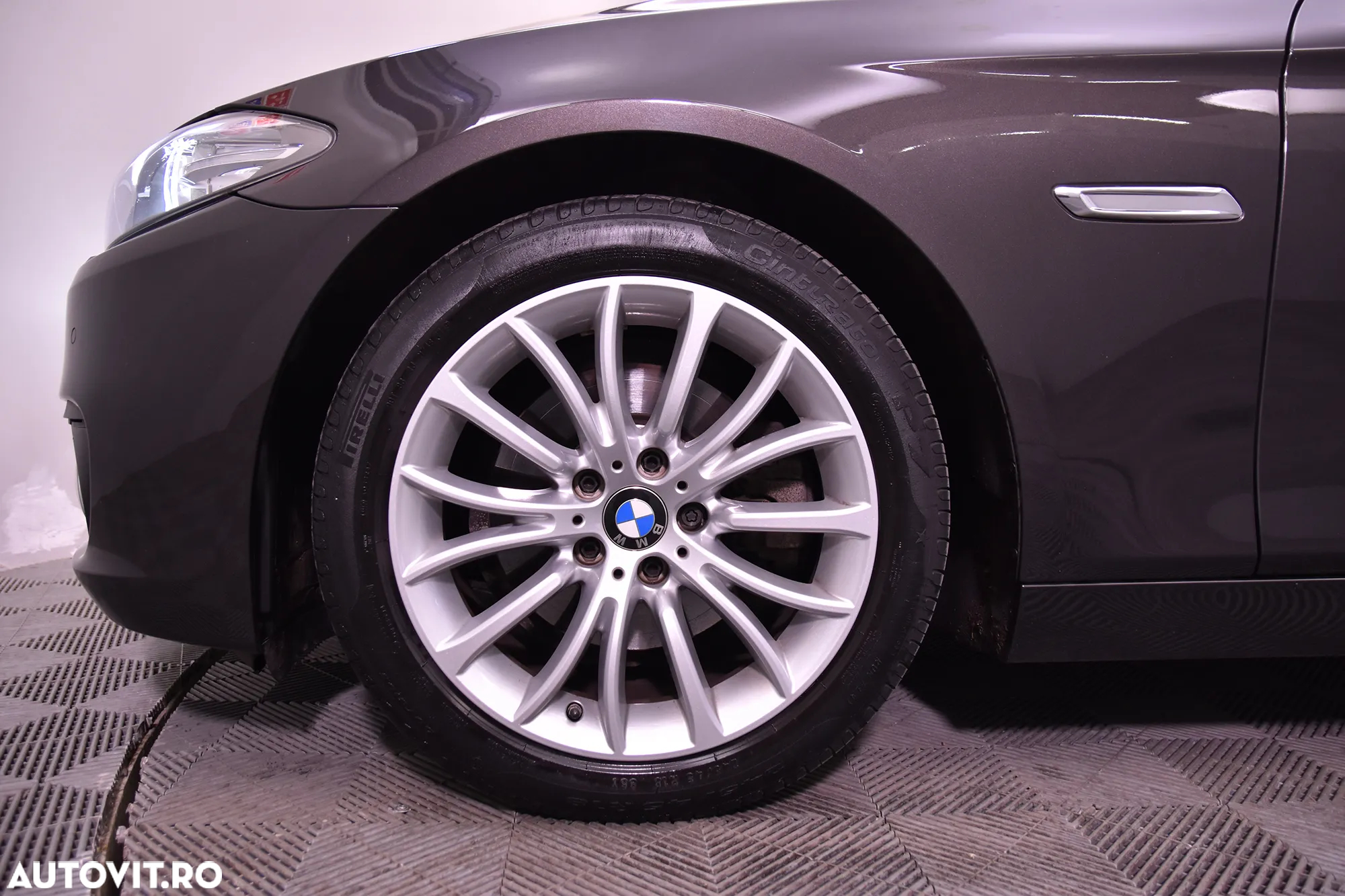 BMW Seria 5 520i Touring Aut. - 13