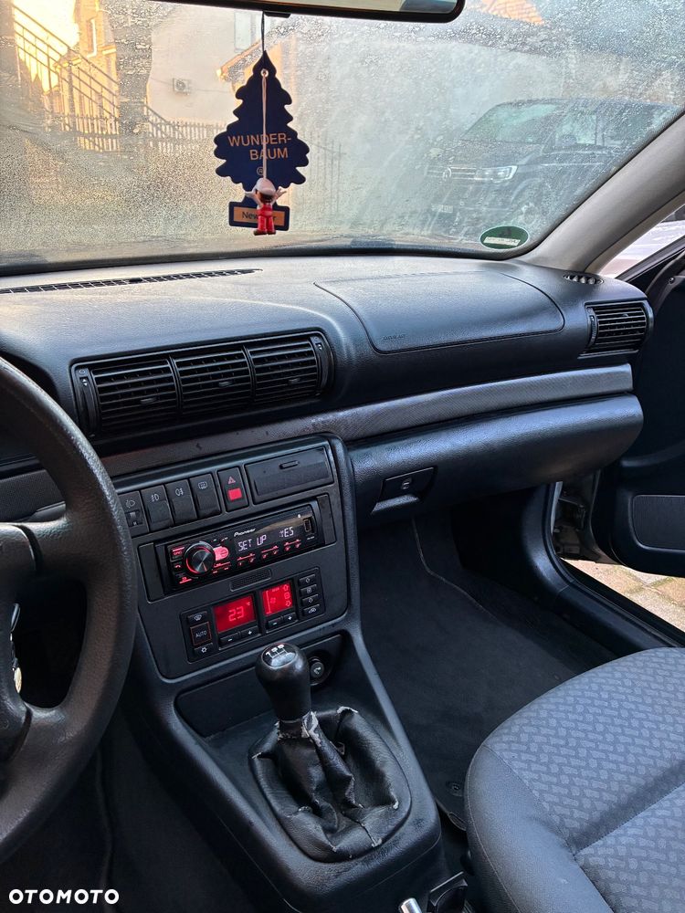 Audi A4 Limousine 1.6 - 9