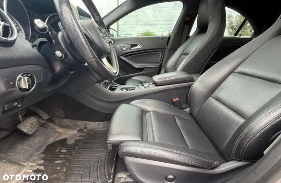 Mercedes-Benz CLA 250 4-Matic AMG Line - 17