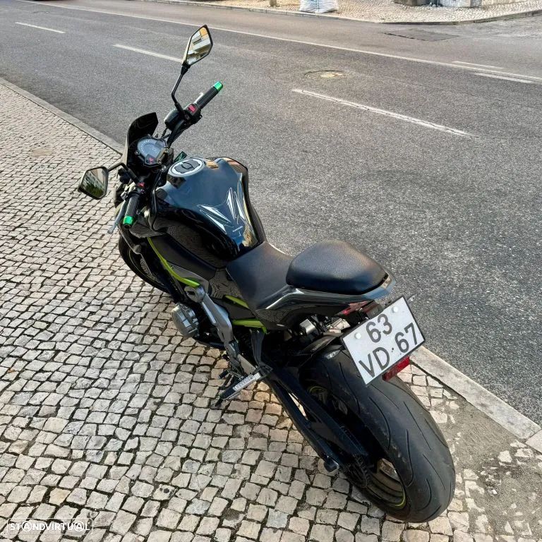 Kawasaki ZR 900 B - 19