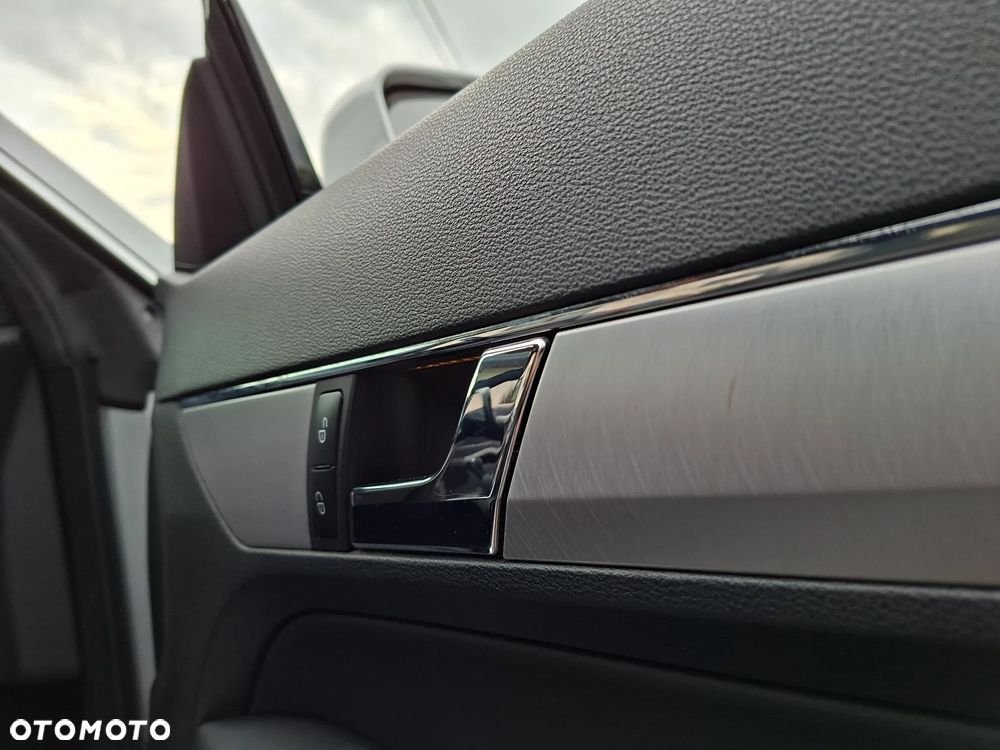 Mercedes-Benz Klasa E 200 CGI BlueEFFICIENCY Automatik Avantgarde - 34