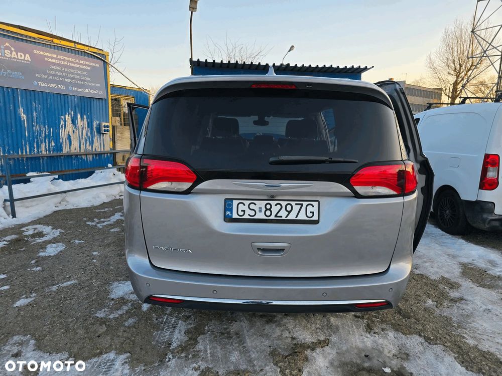 Chrysler Pacifica - 8