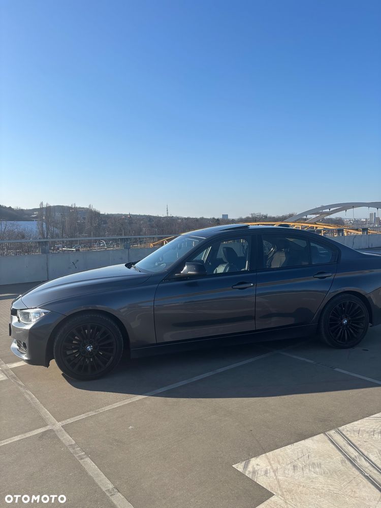 BMW Seria 3 328i Luxury Line - 3