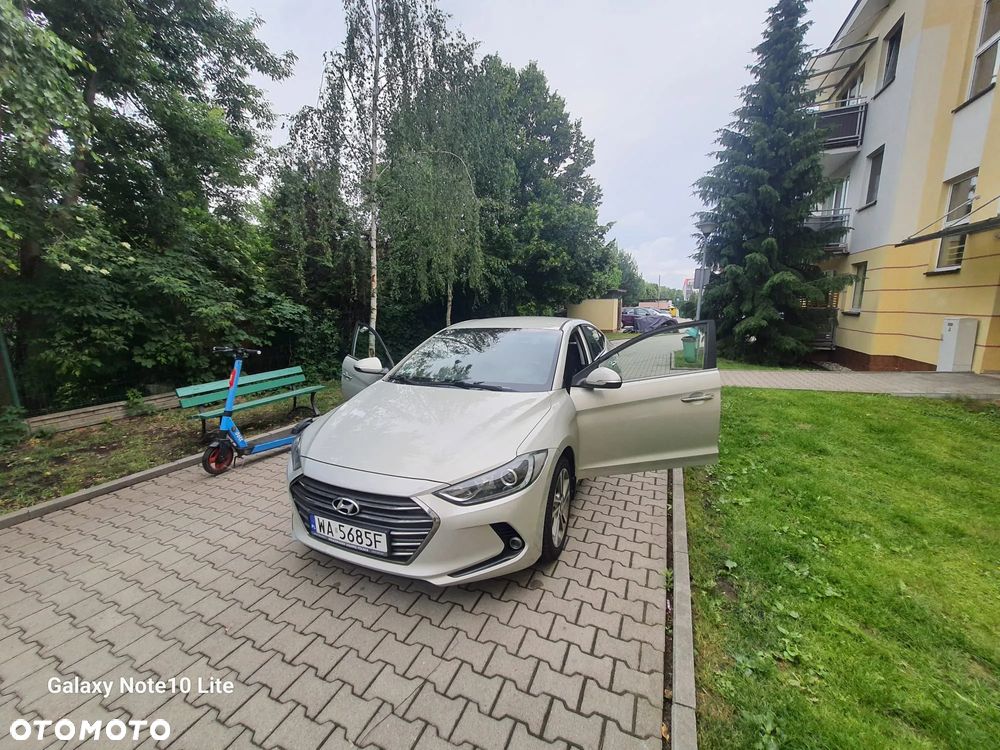 Hyundai Elantra 1.6 Comfort - 11