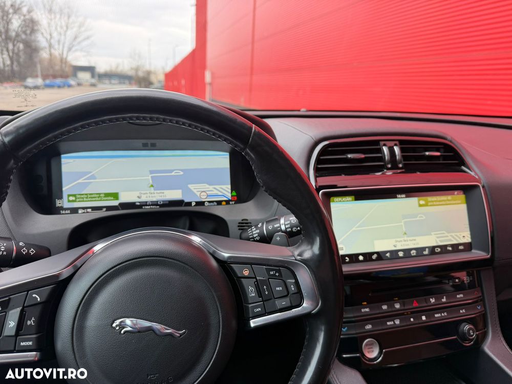 Jaguar F-Pace 25d AWD Aut. Portfolio - 12