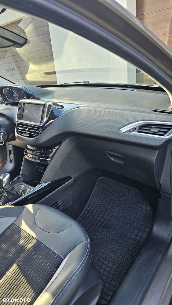 Peugeot 2008 1.2 Pure Tech GPF Allure S&S - 10