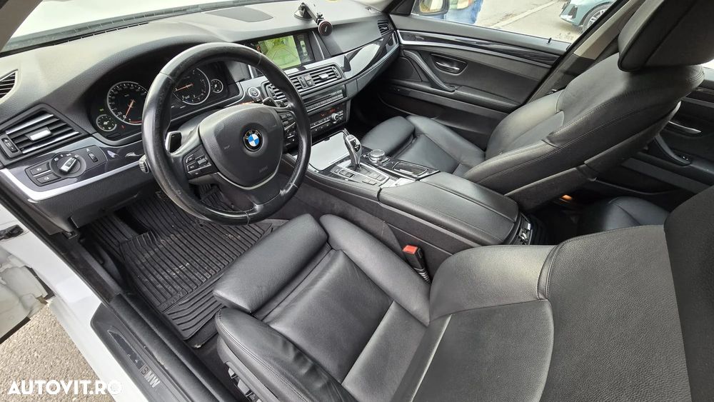 BMW Seria 5 525d xDrive AT - 17