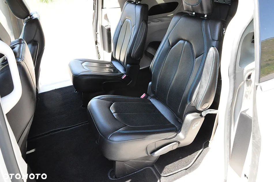 Chrysler Pacifica - 21