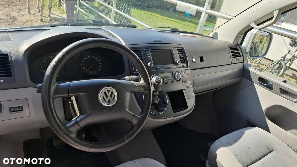 Volkswagen Multivan - 12