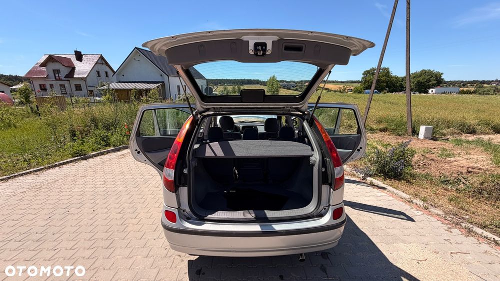 Nissan Almera Tino - 6