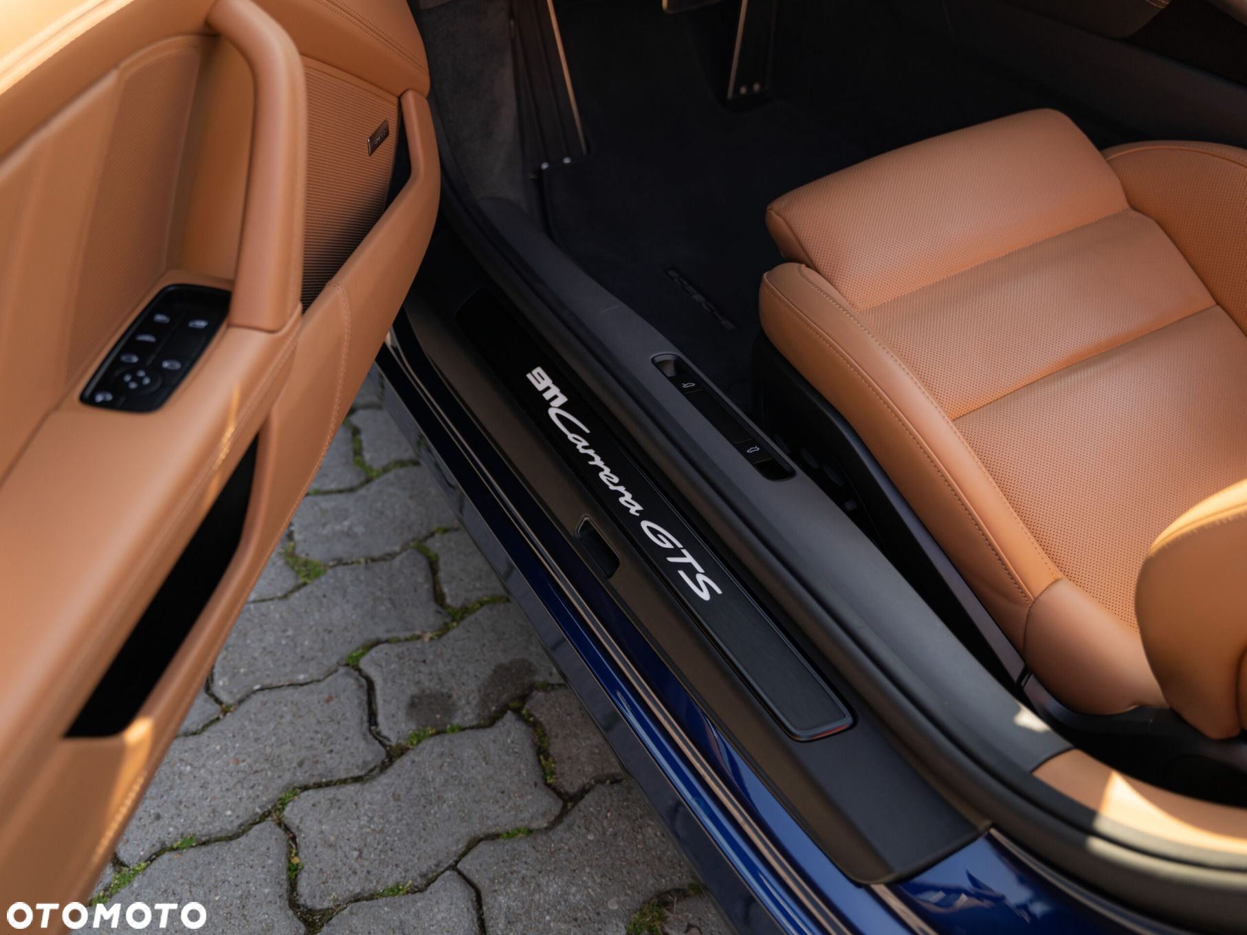 Porsche 911 Carrera GTS Cabrio - 34