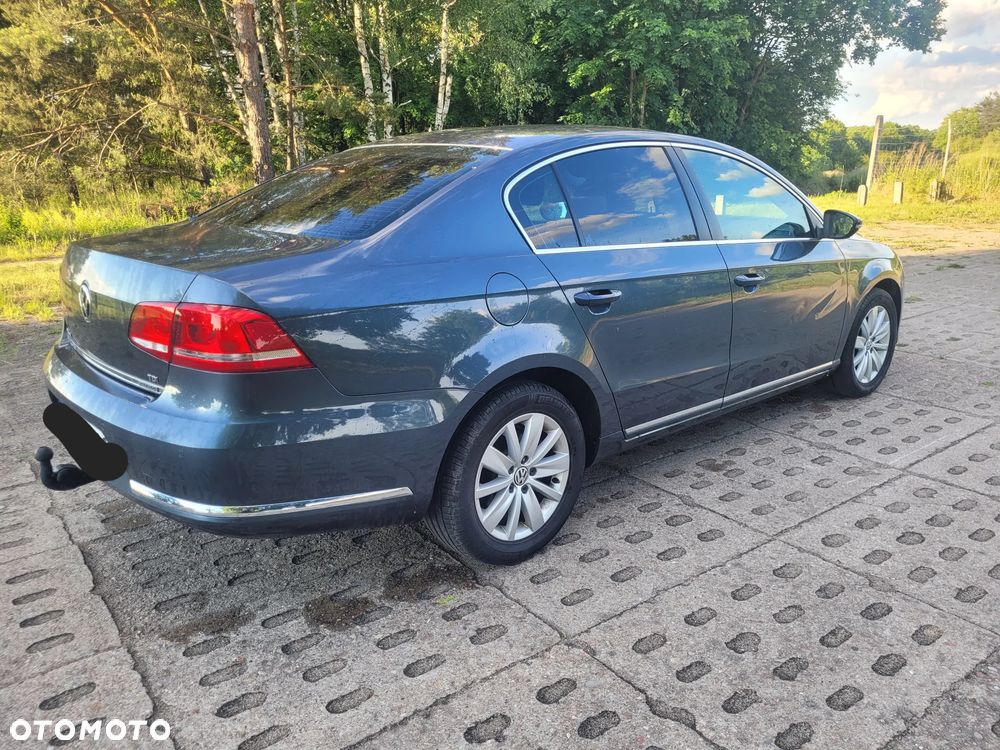 Volkswagen Passat - 1