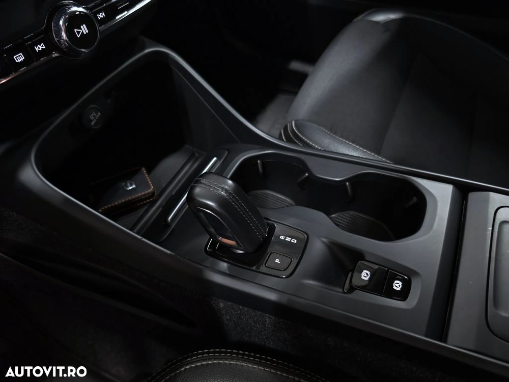 Volvo XC 40 T4 R-Design - 21