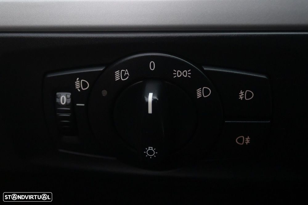 BMW 318 d Touring - 16