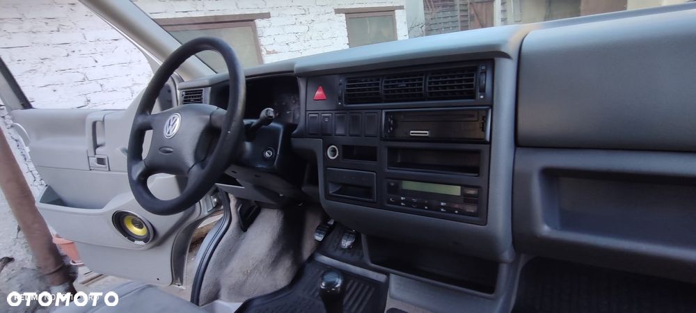 Volkswagen Caravelle - 25