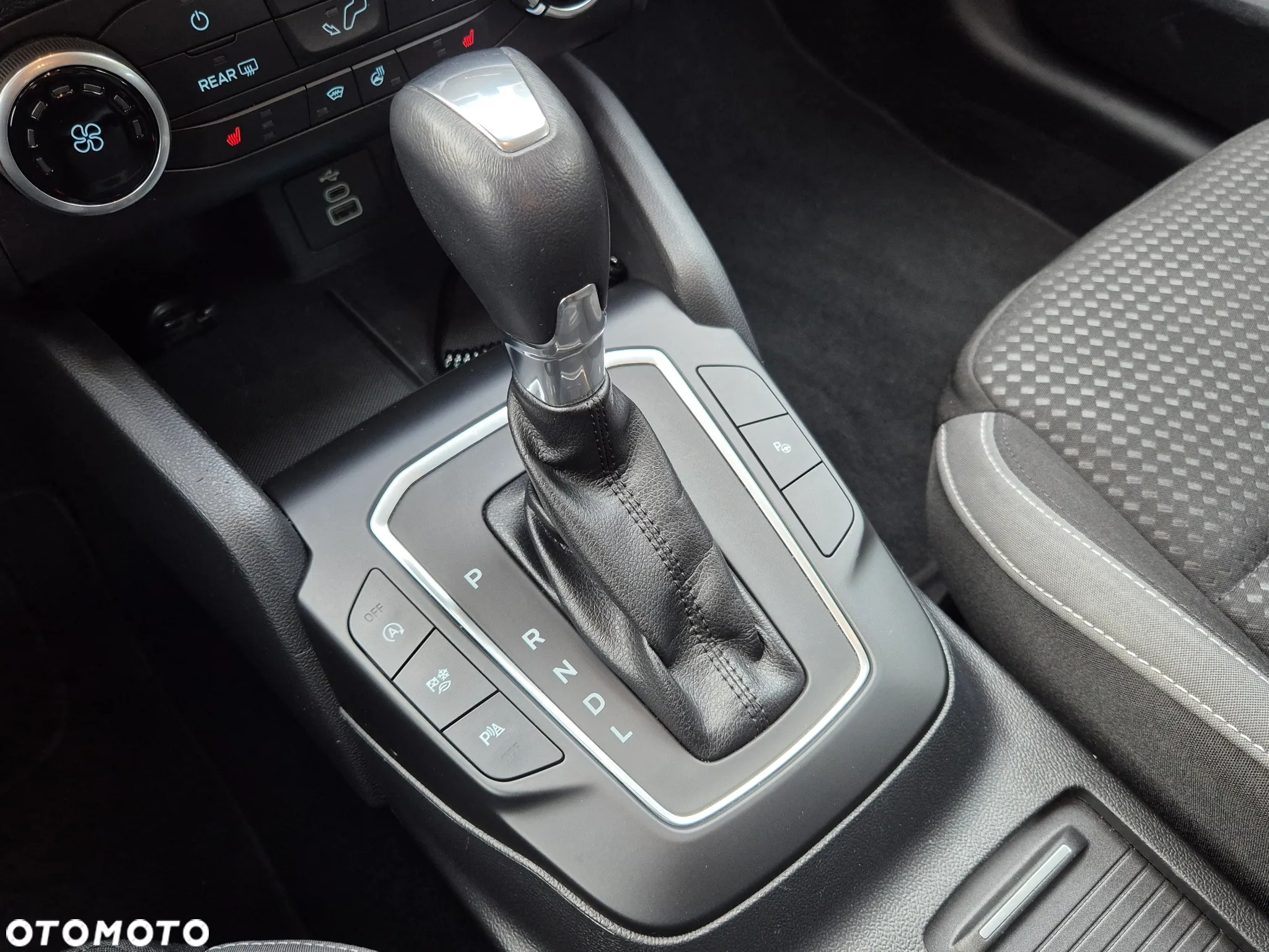 Ford Focus 1.0 EcoBoost mHEV Titanium - 25