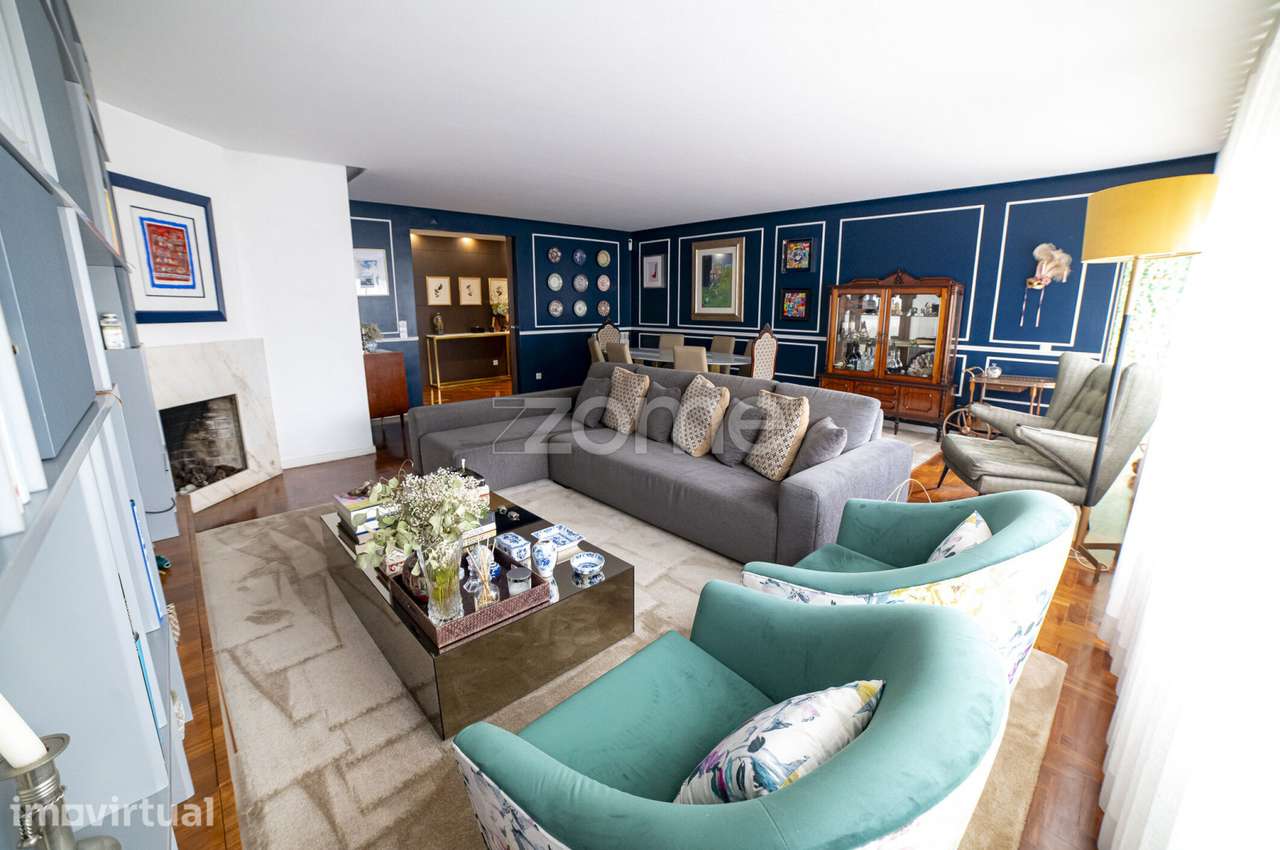 T4 Exclusivo | Totalmente Remodelado | Junto à Avenida da Boavista - Grande imagem: 4/28