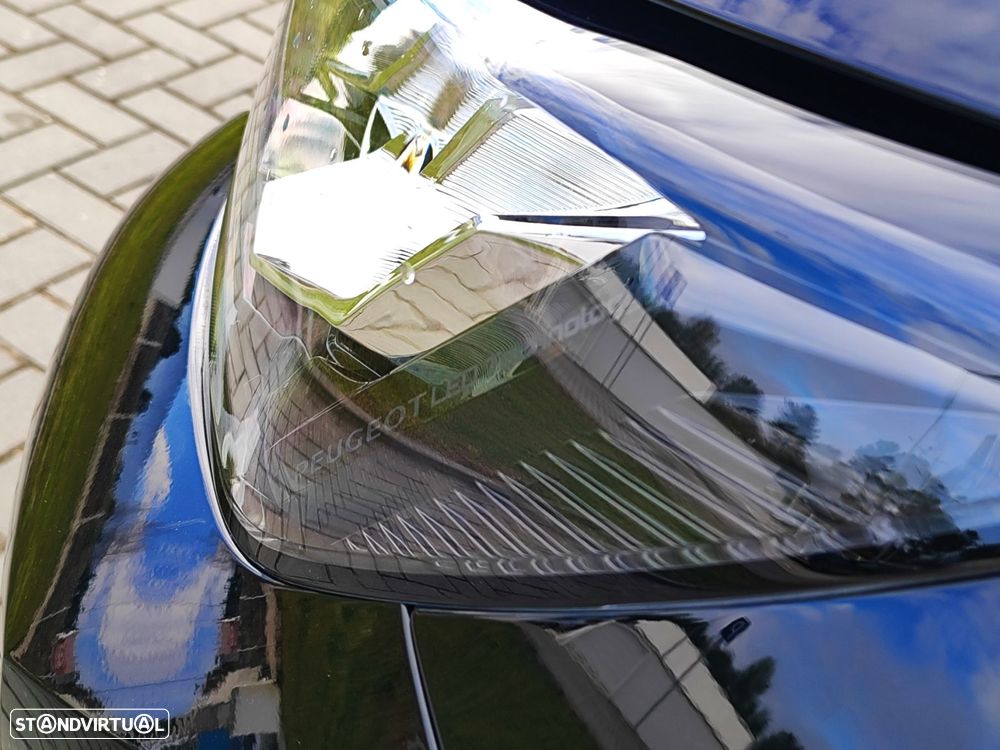 Peugeot 2008 1.2 Hybrid Allure e-DCS6 - 14