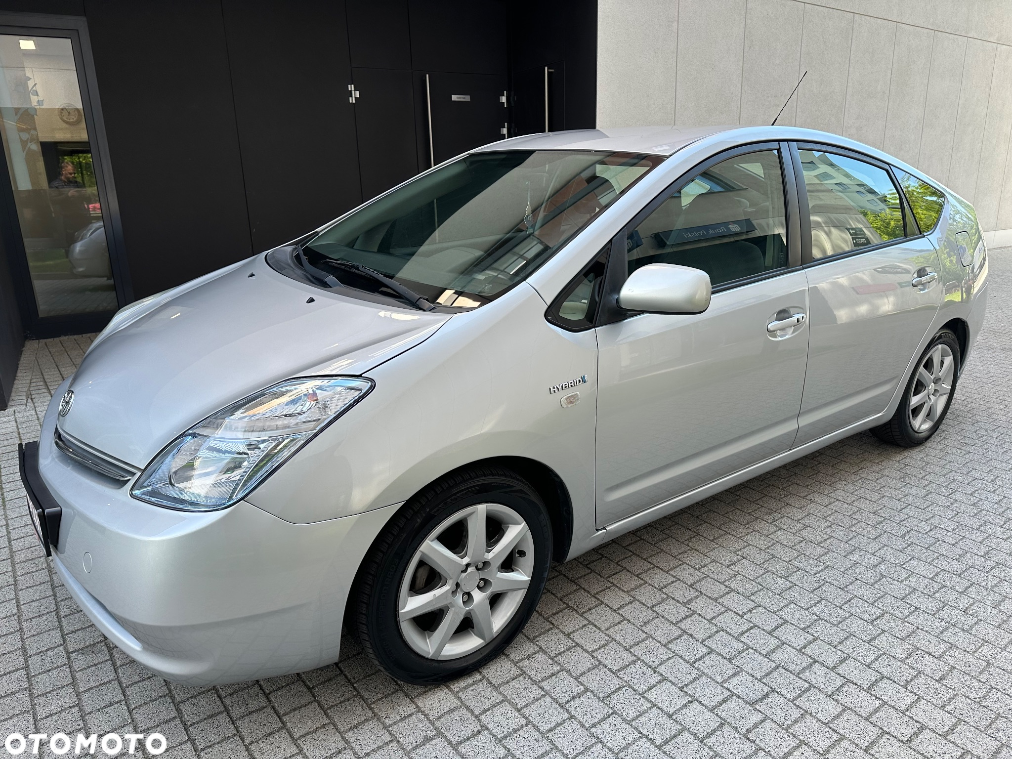 Toyota Prius (Hybrid) - 12