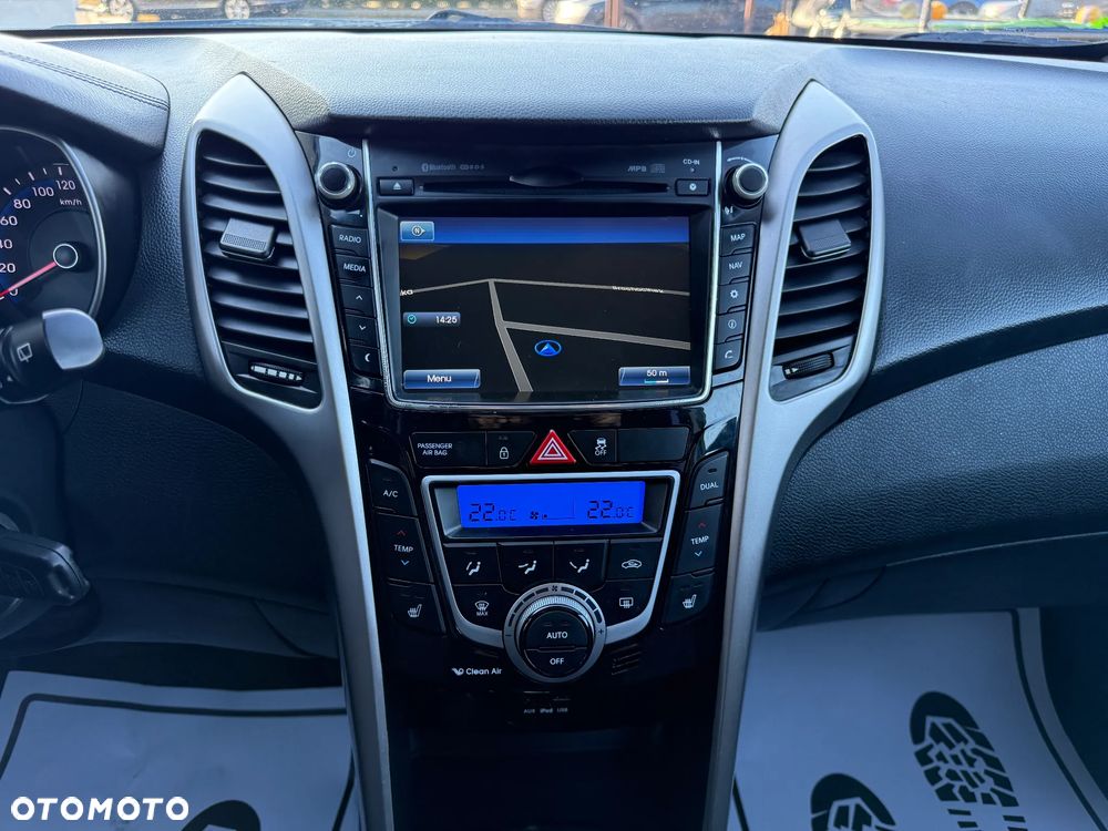 Hyundai i30 blue 1.6 CRDi Premium - 36