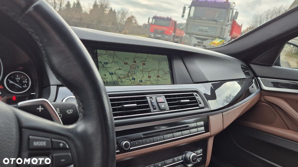 BMW Seria 5 520i Luxury Line - 13