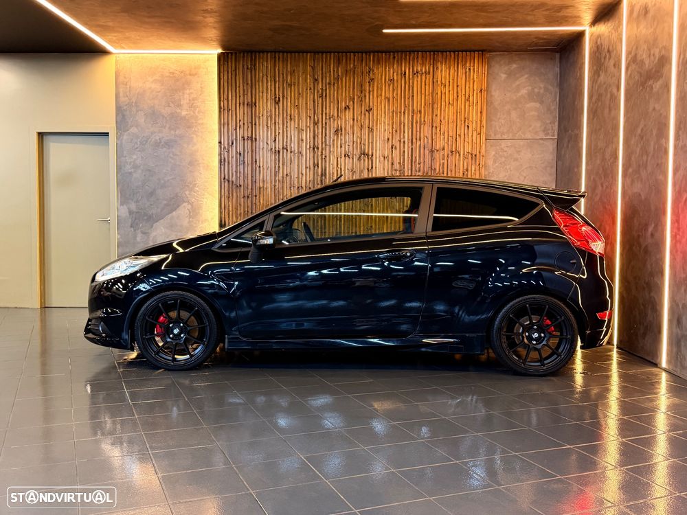 Ford Fiesta 1.6 EcoBoost c/ Pack Pele Desportiva ST - 11