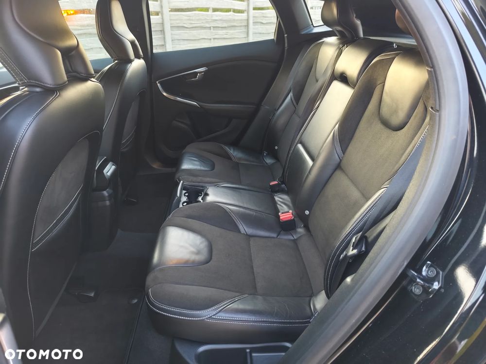 Volvo V40 D2 R Design - 14