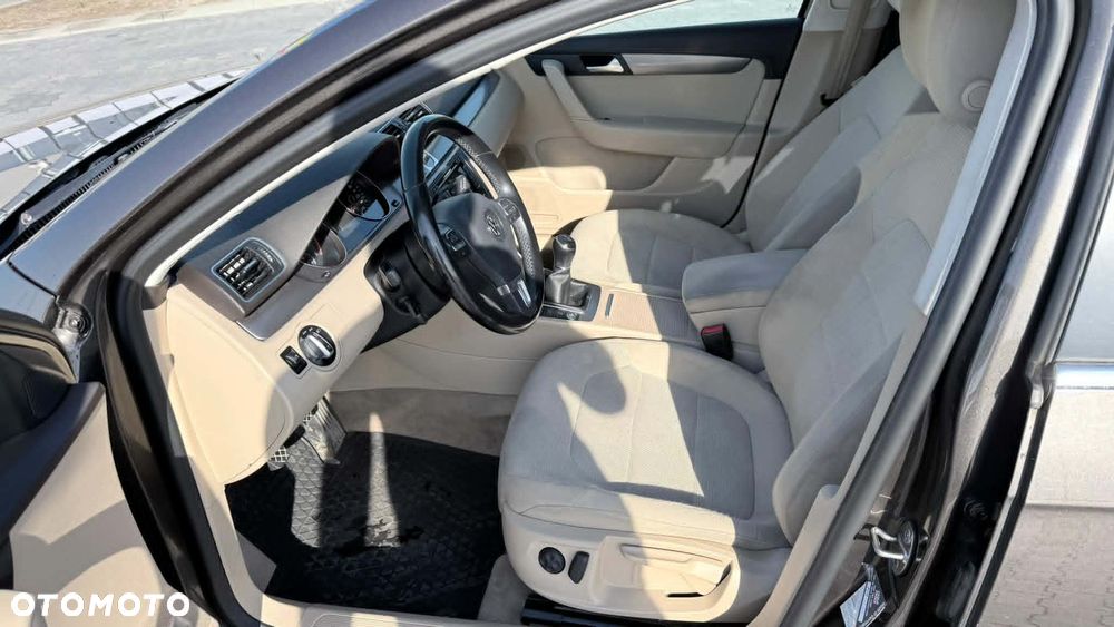 Volkswagen Passat 2.0 TDI Comfortline R-Style - 7