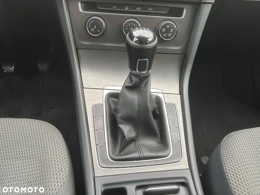 Volkswagen Golf 2.0 BlueTDI Comfortline - 26