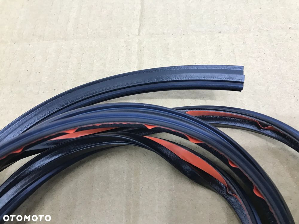 Uszczelka Porsche macan guma szyby bagażnika 95b845571a - 3