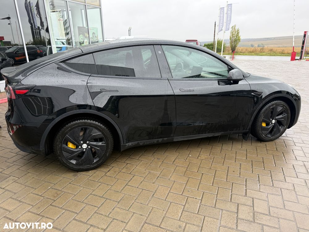 Tesla Model Y - 5