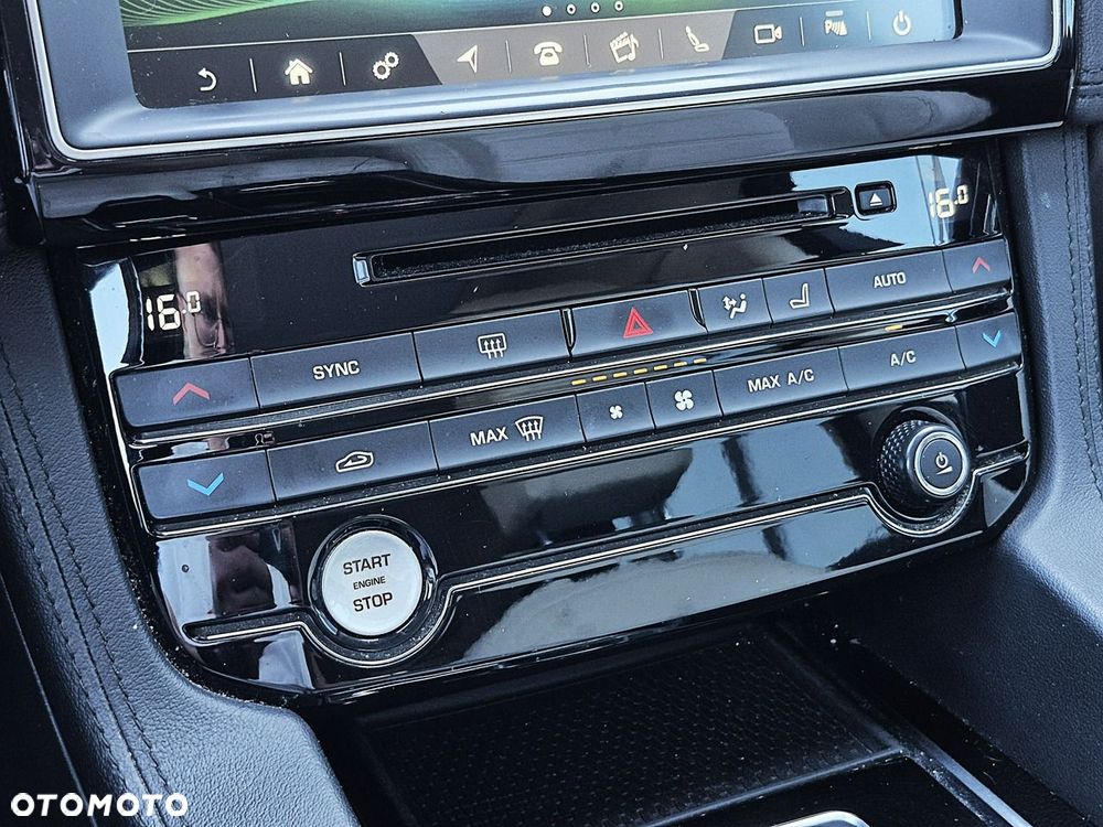 Jaguar F-Pace 25d AWD Prestige - 36