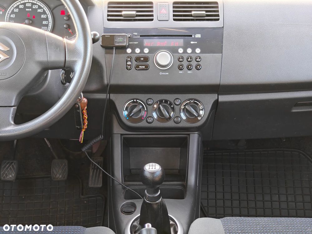 Suzuki Swift 1.3 Club - 13