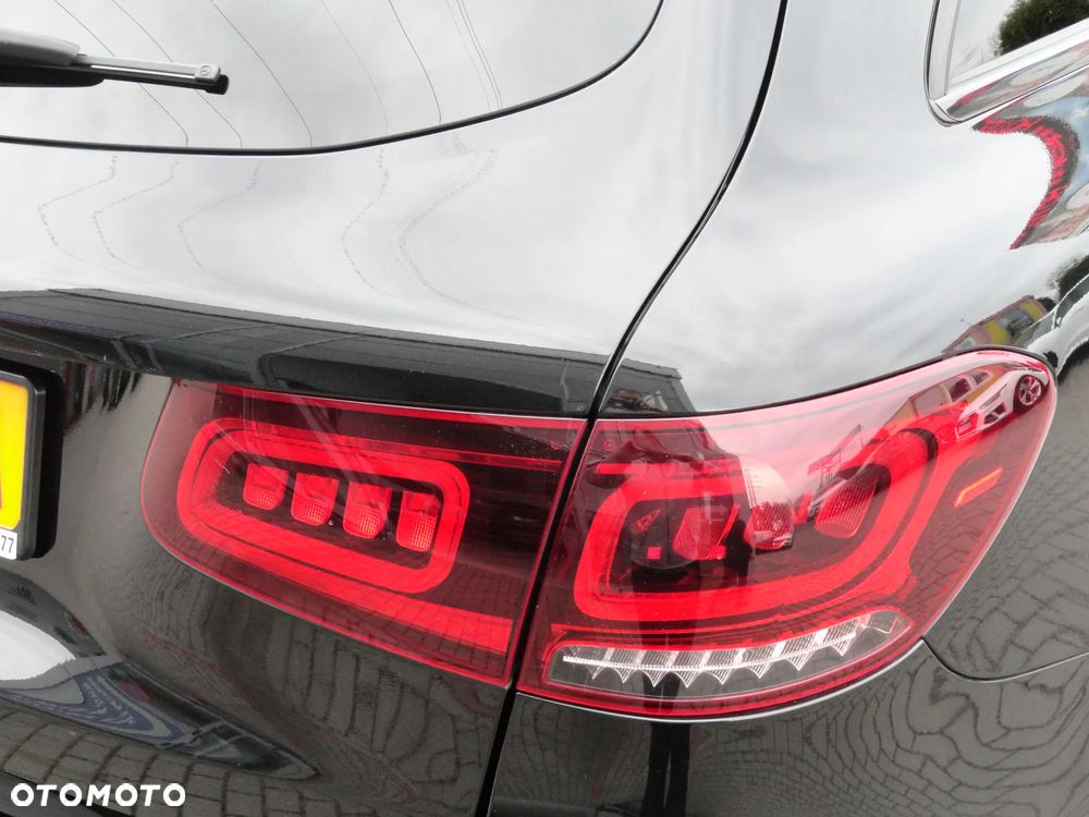 Mercedes-Benz GLC 220 d 4Matic 9G-TRONIC Exclusive - 33