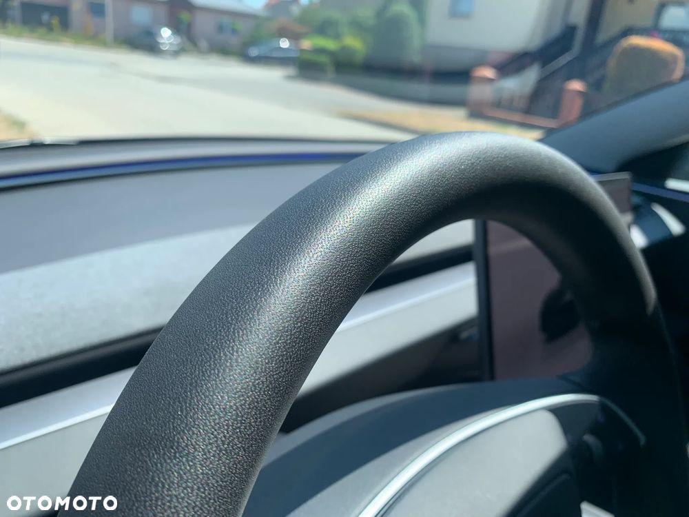 Tesla Model 3 AWD - 19