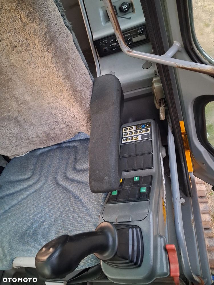Volvo EC240 BNLC - 12