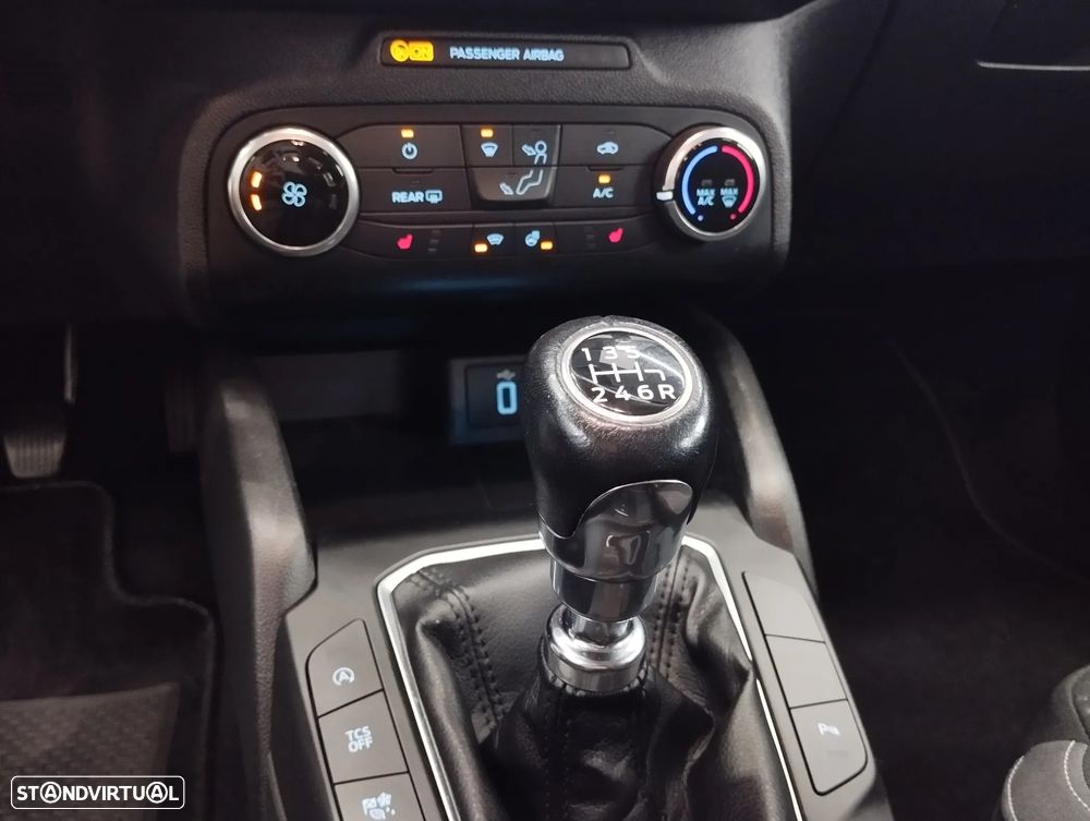 Ford Focus 1.0 EcoBoost Business - 30
