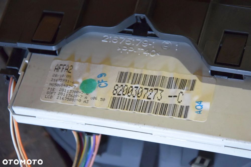 Renault Clio III 3 Wyświetlacz górny centralny radia 8200307273-C - 3