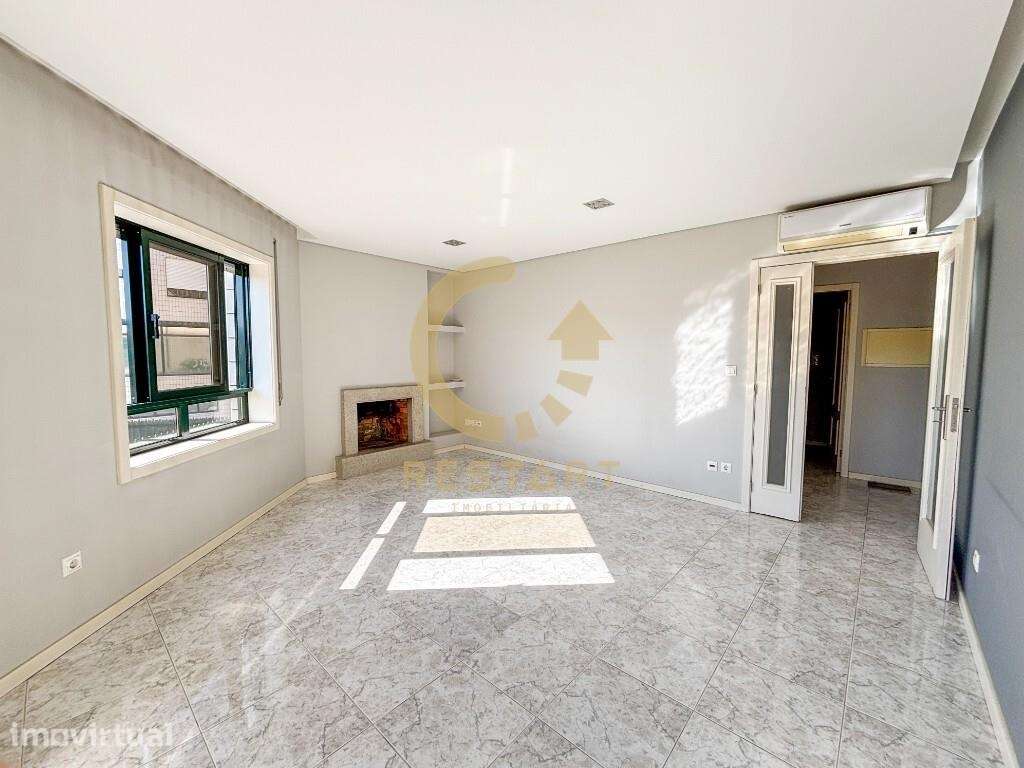 Apartamento T2 com Varandas e Garagem fechada | Vila de Cucujães - Grande imagem: 2/37