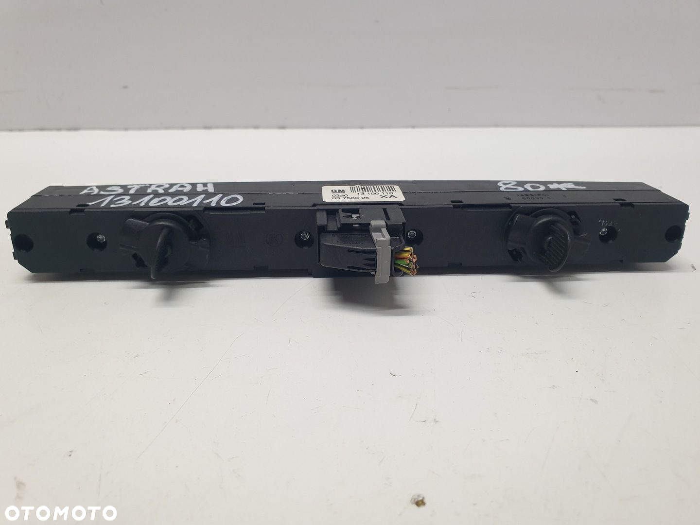 PANEL WŁĄCZNIKÓW WŁĄCZNIK AWARYJNYCH OPEL ASTRA H 13100110 - 3