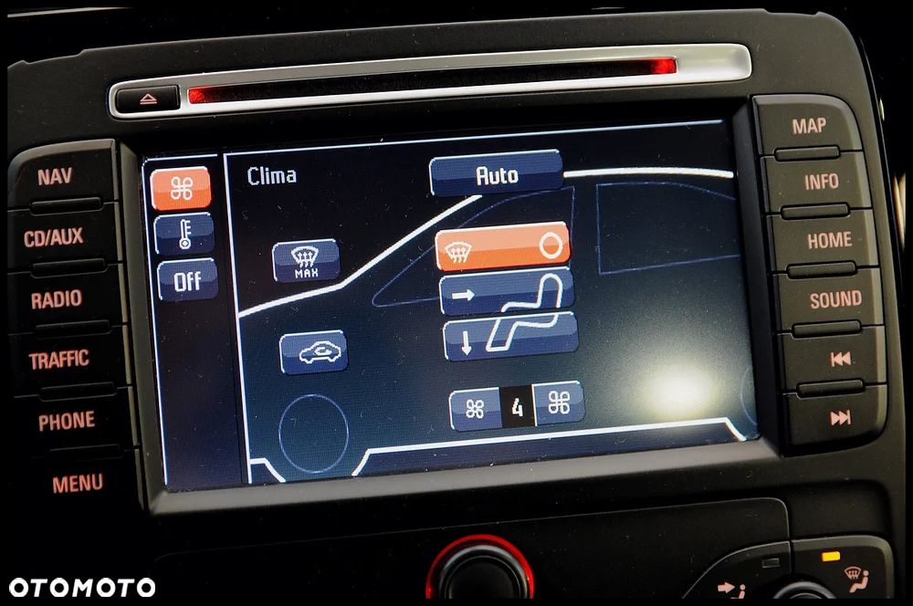 Ford S-Max 2.0 TDCi DPF Titanium X - 32