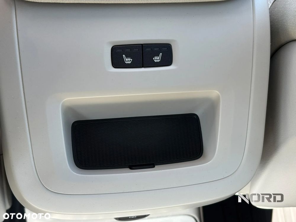 Volvo XC 60 T6 Plug-In Hybrid AWD Core - 28
