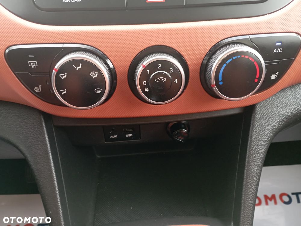 Hyundai i10 1.2 Fifa World Cup Edition - 24