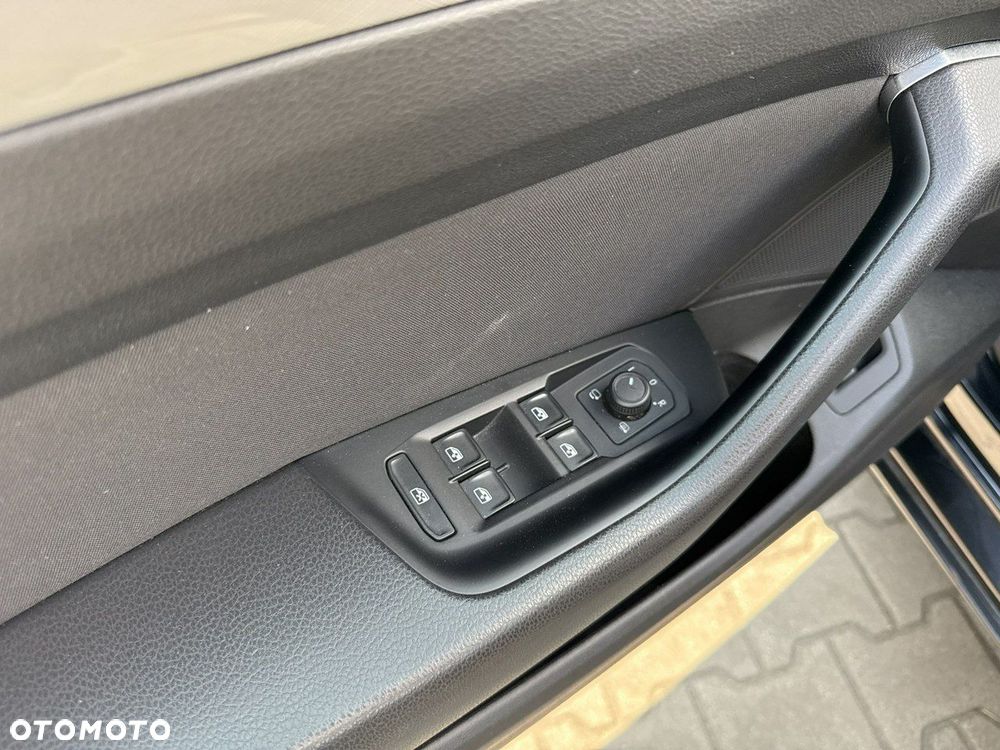 Volkswagen Passat - 12