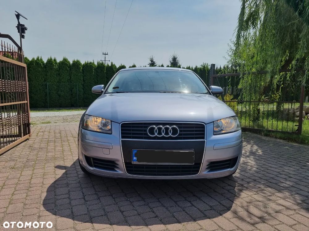 Audi A3 3-drzwiowe 1.6 FSI Attraction - 2